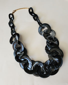 Acrylic link necklace