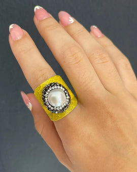 Pavé & Mother Pearl Ring