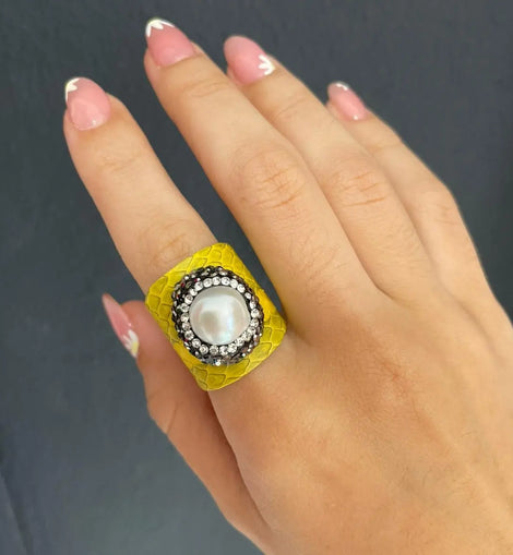 Pavé & Mother Pearl Ring